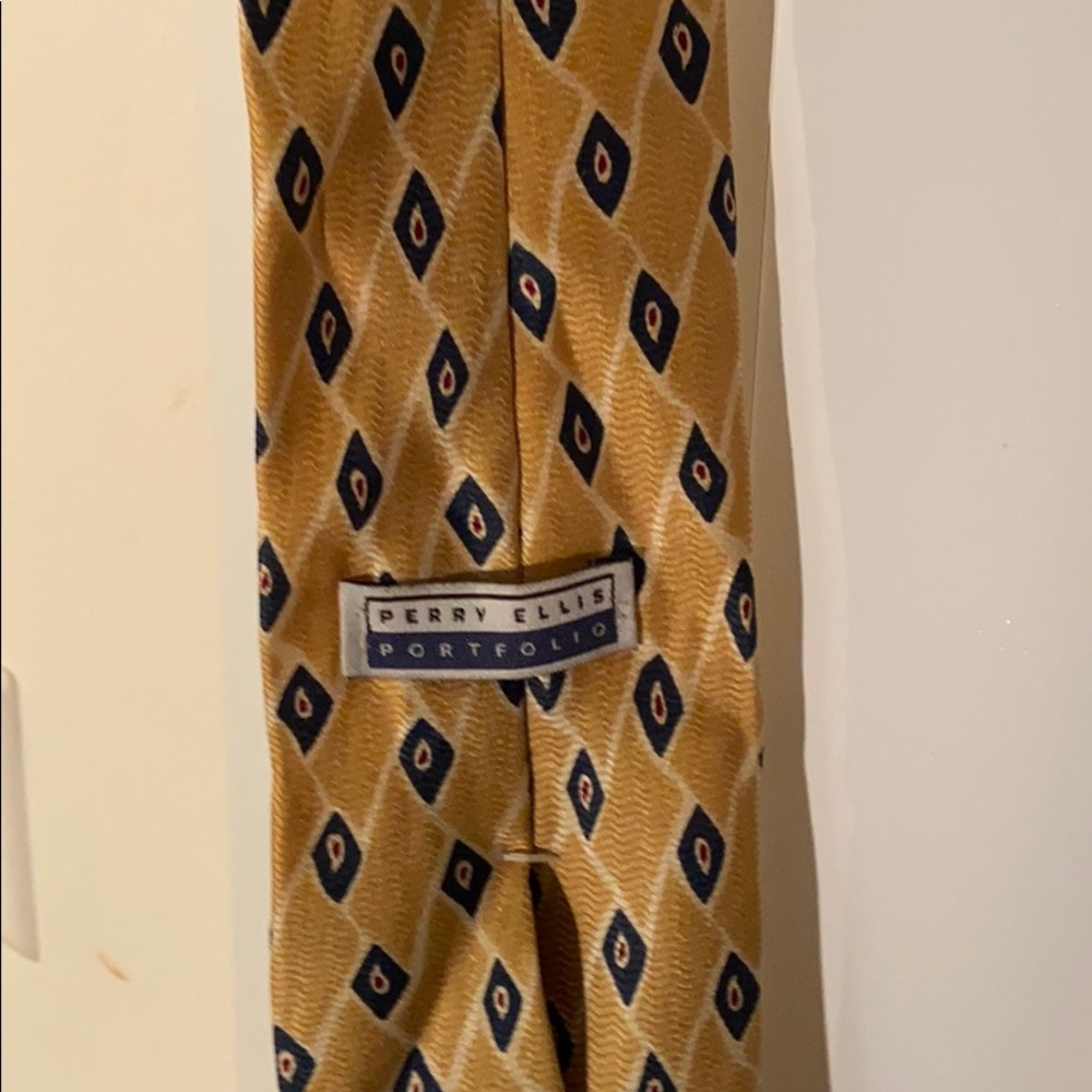 Perry Ellis - Picture 2 of 2